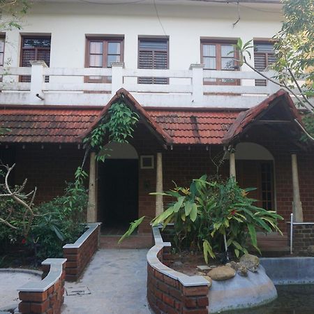 Green'S Guest House Auroville Exteriör bild