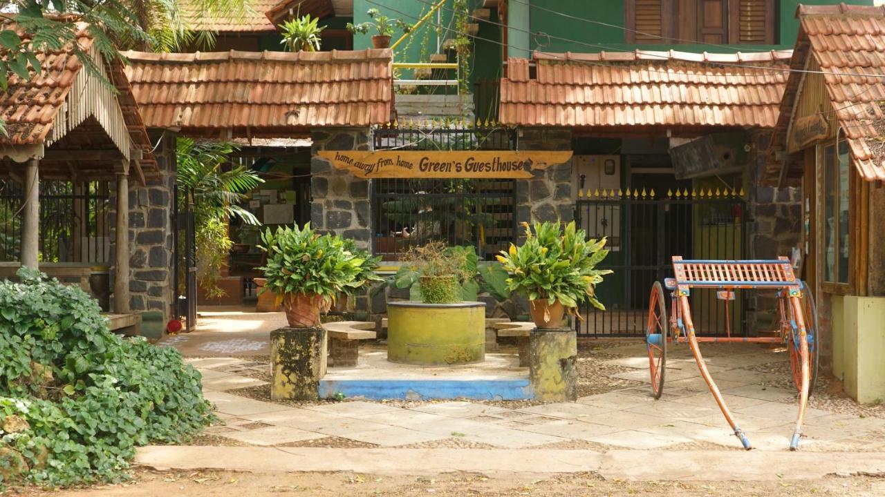 Green'S Guest House Auroville Exteriör bild