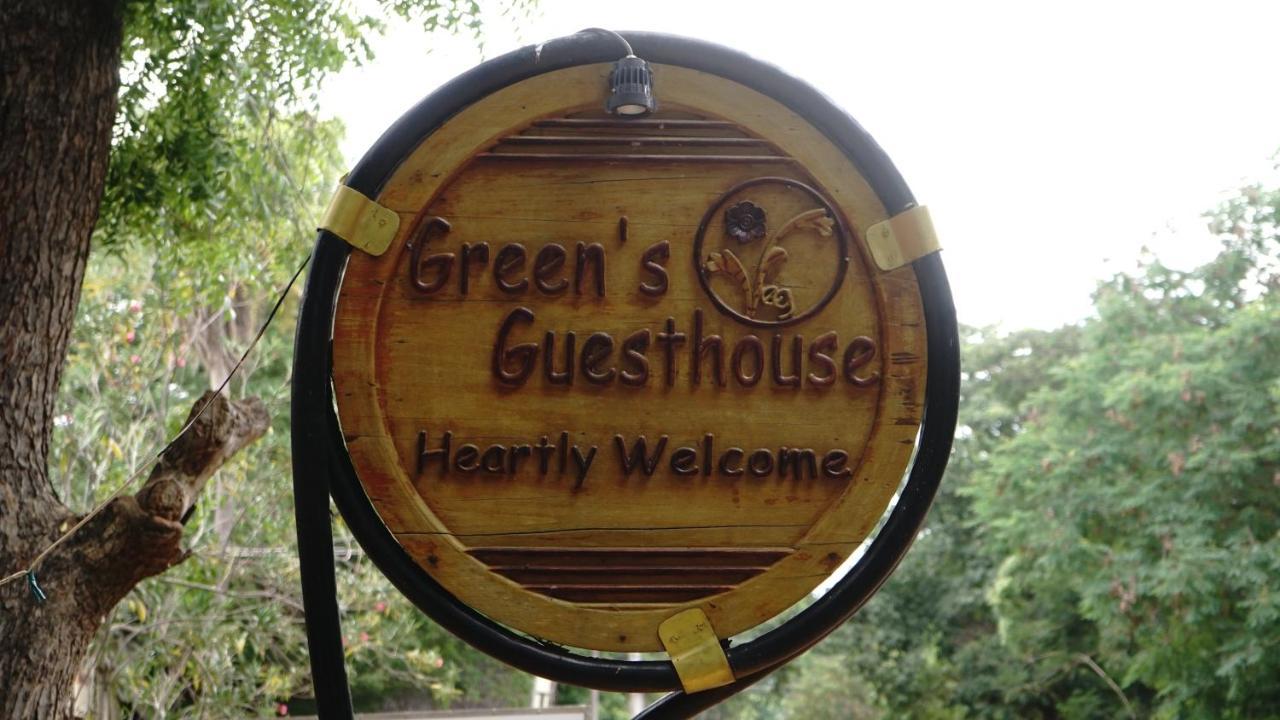Green'S Guest House Auroville Exteriör bild