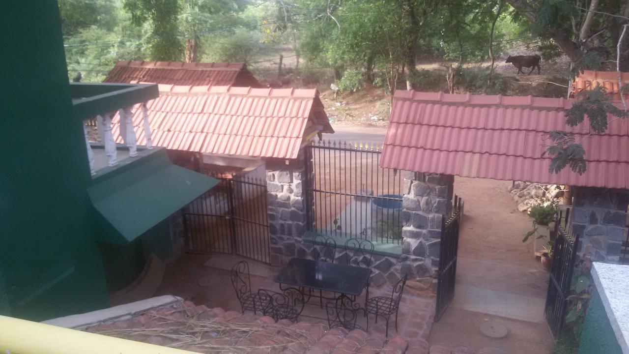 Green'S Guest House Auroville Exteriör bild