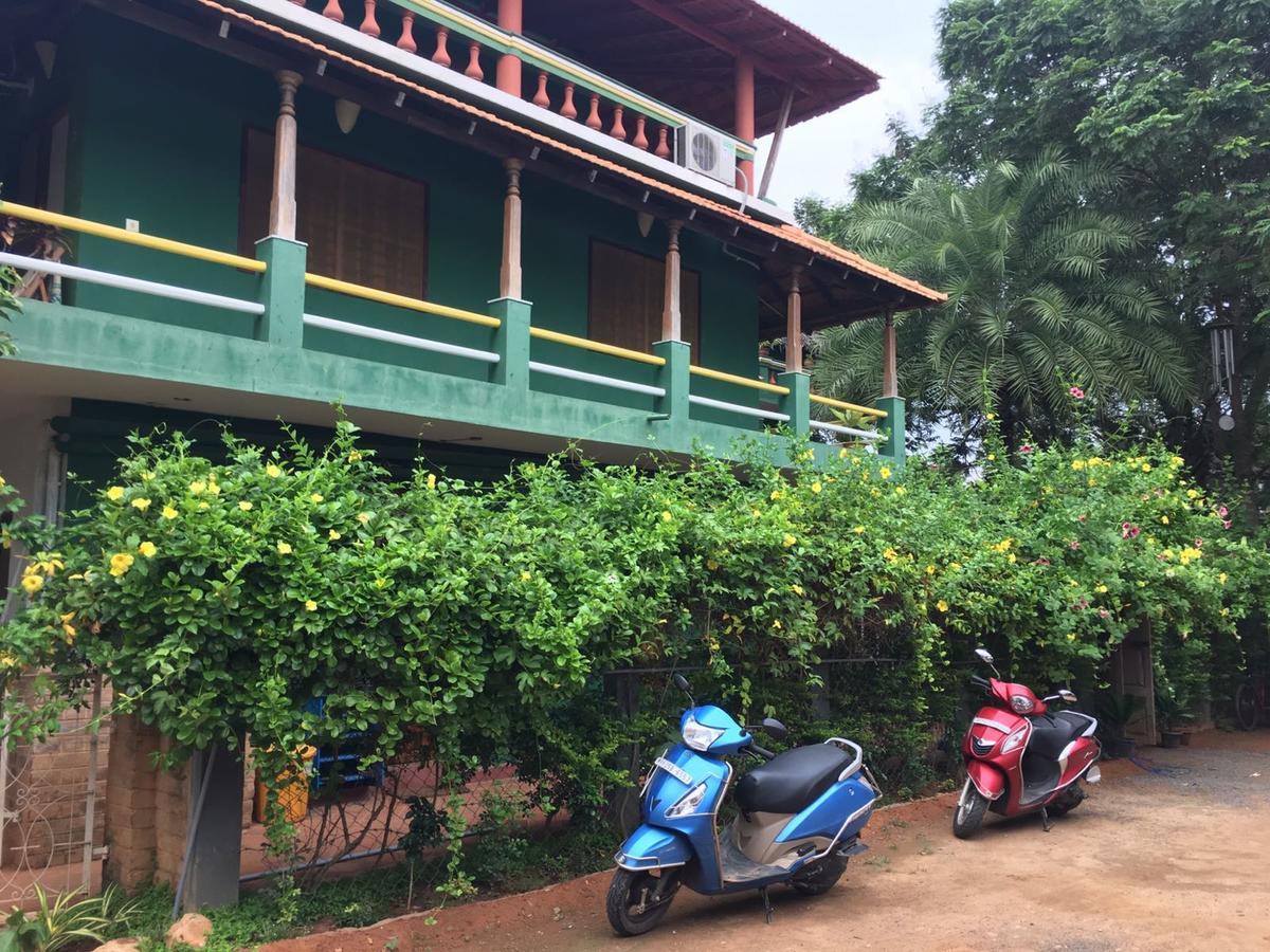 Green'S Guest House Auroville Exteriör bild