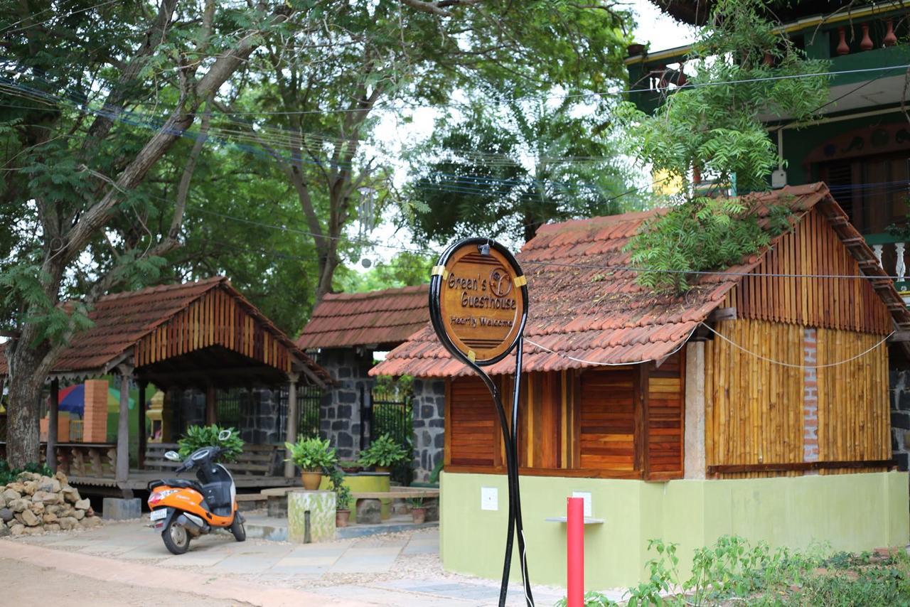 Green'S Guest House Auroville Exteriör bild